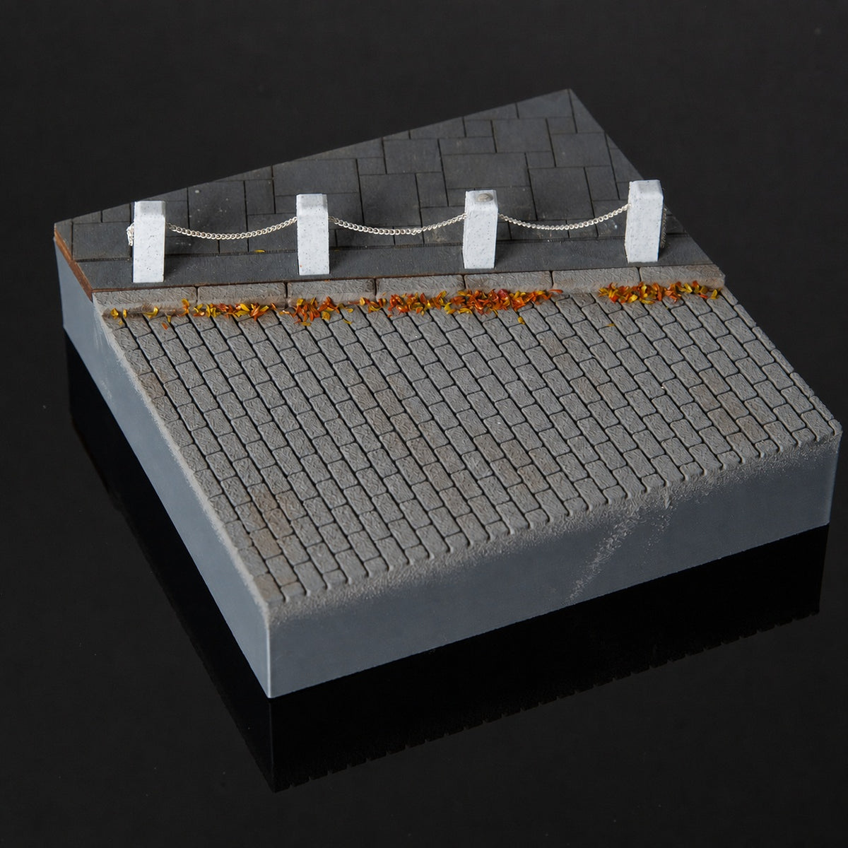 1:64 AFA-KK Handmade 10 cm Diorama Base Series - AFA-KK 10 cm Handmade Diorama Base - Fallen Leaves
